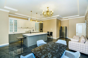 Sweet Property on Trump Palace